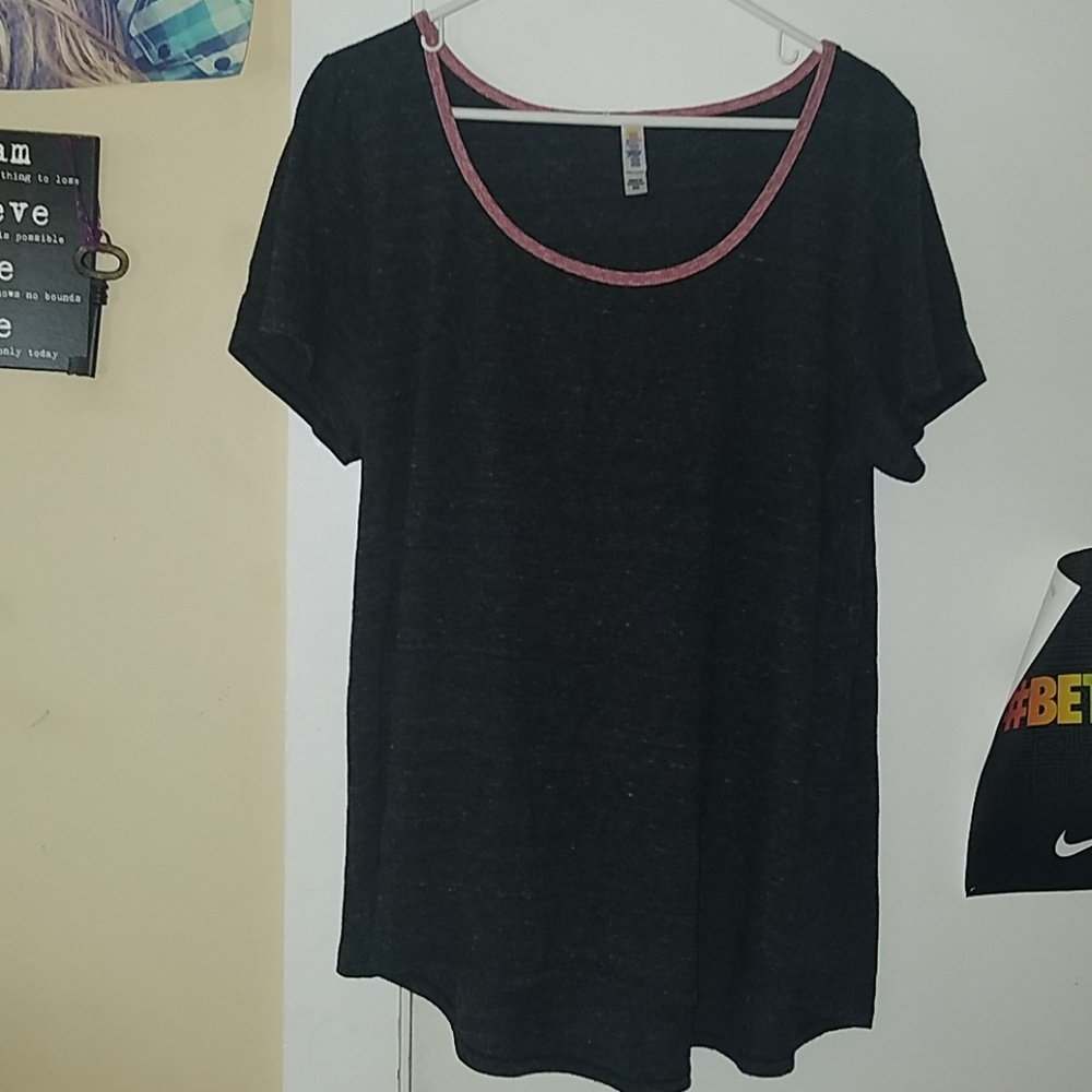 2x Lularoe Classic T